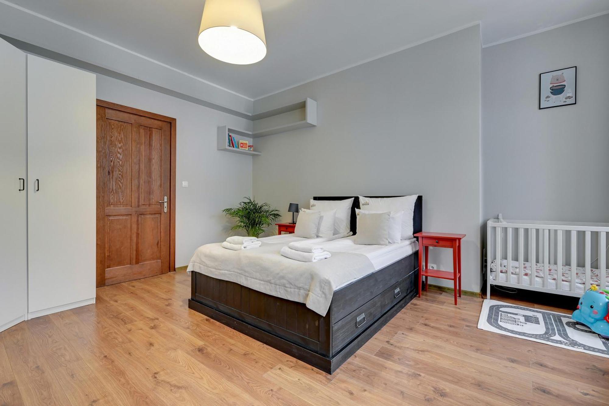 City Center, Art House & Family Stay By Downtown Apartments غدانسك المظهر الخارجي الصورة